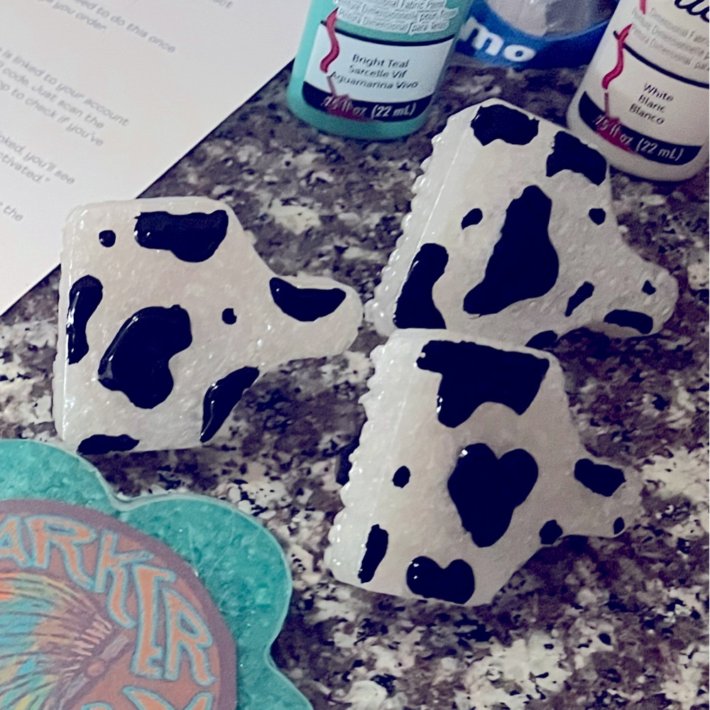 Cow ear tag vent clip